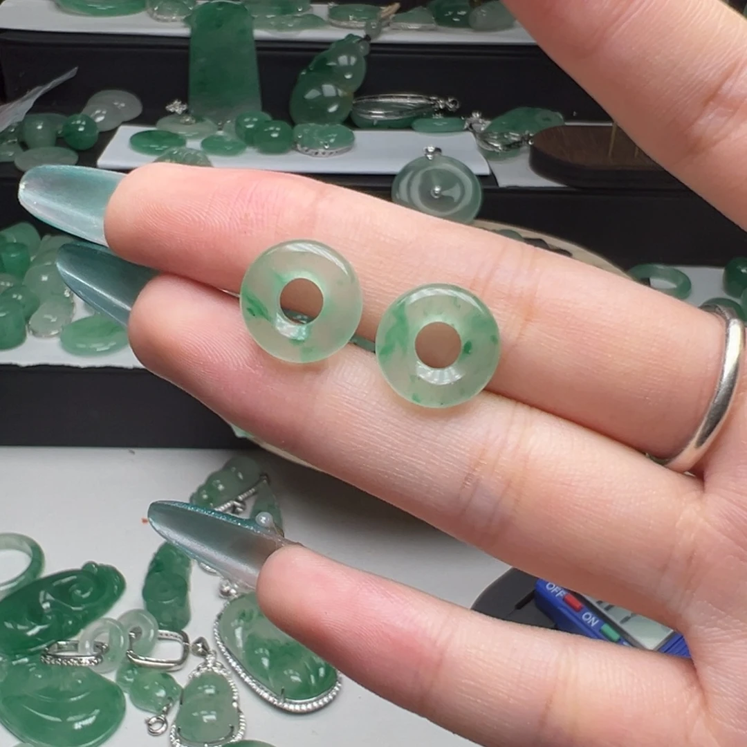 石英质玉（非洲翠）未镶嵌颈饰