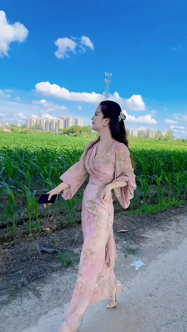 高级感轻熟风V领碎花长袖连衣裙女2025夏季新款收腰显瘦气质长裙