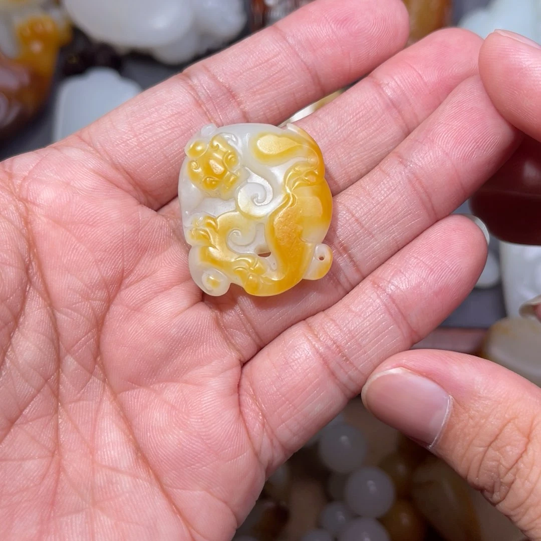 和田玉未镶嵌挂件问*斋