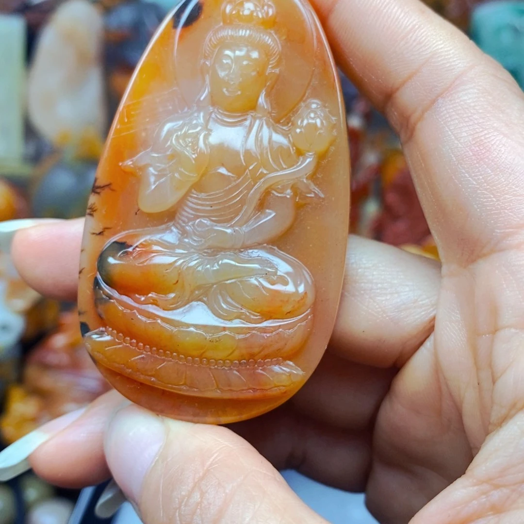 石英质玉（黄龙玉）未镶嵌颈饰