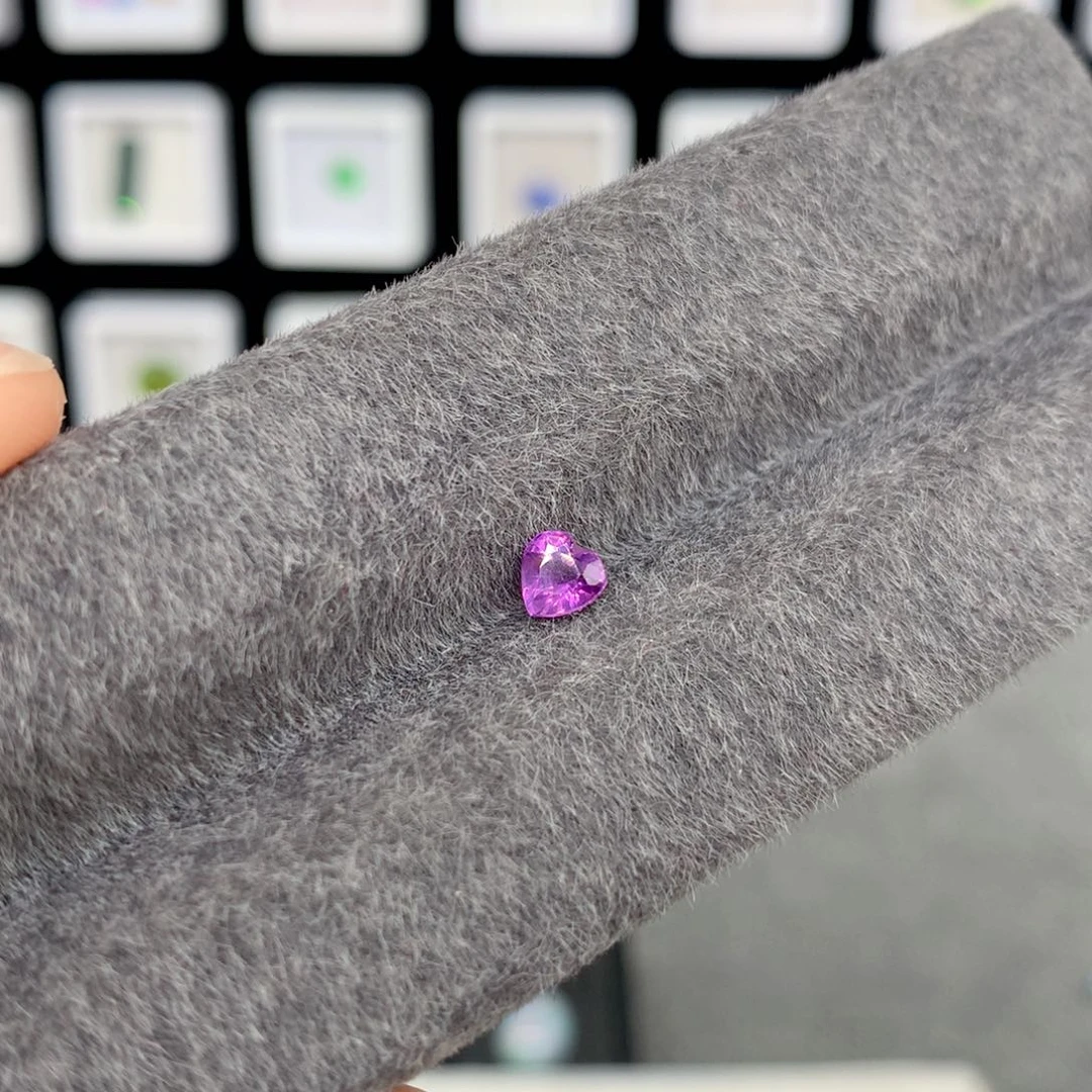 蓝宝石裸石未镶嵌心