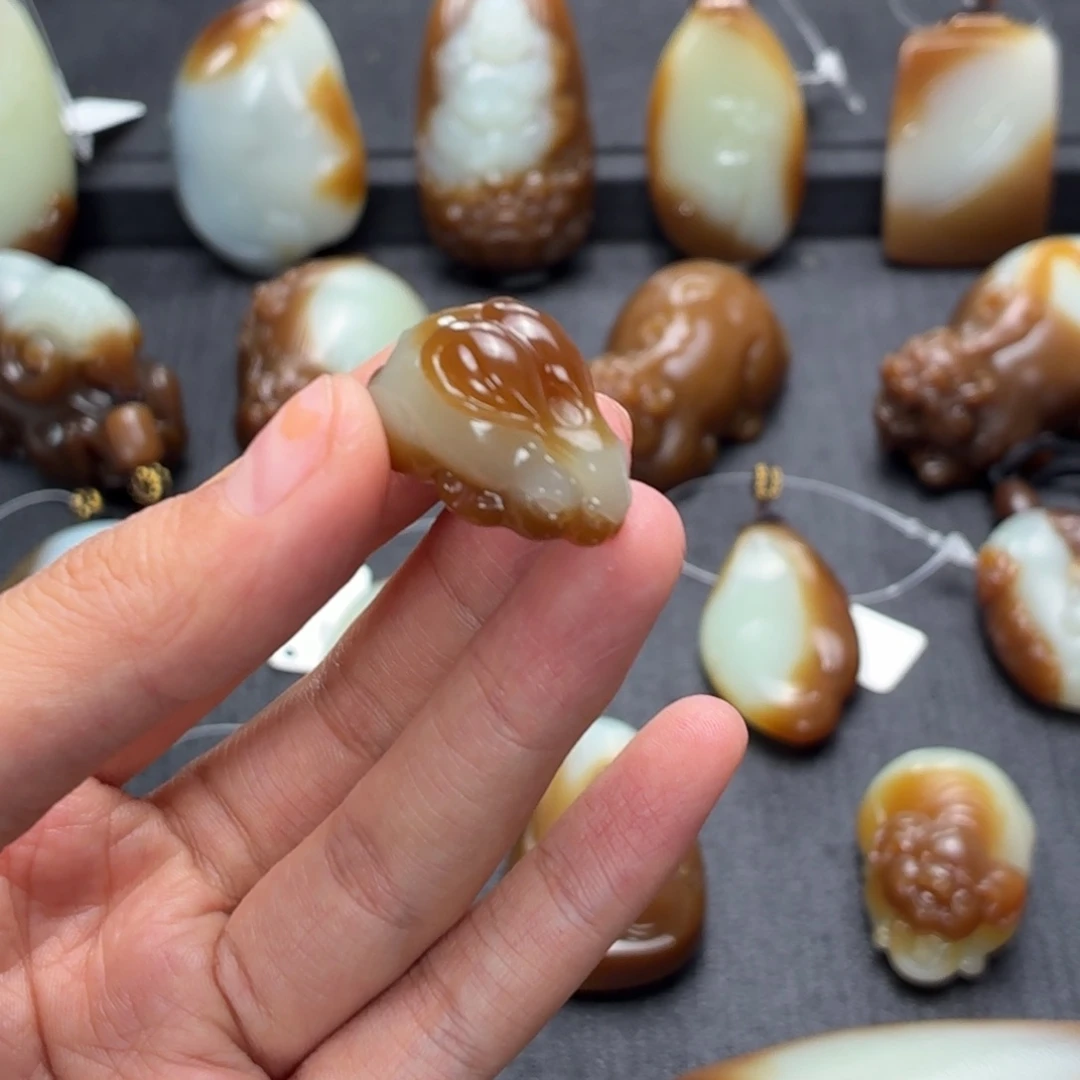 灵***旭和田玉未镶嵌颈饰