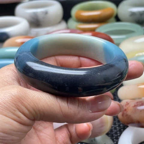 石英岩玉未镶嵌手镯