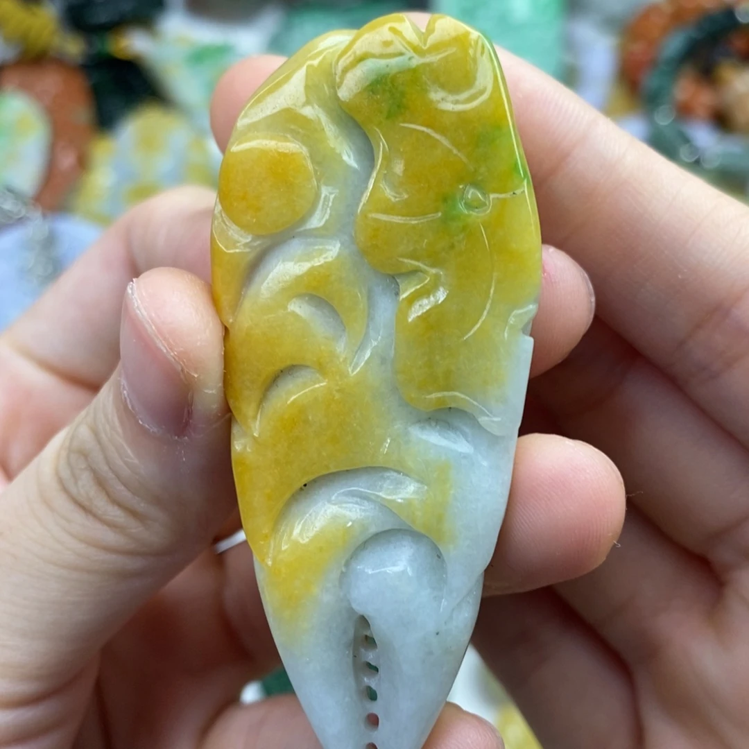 翡翠未镶嵌颈饰坤*