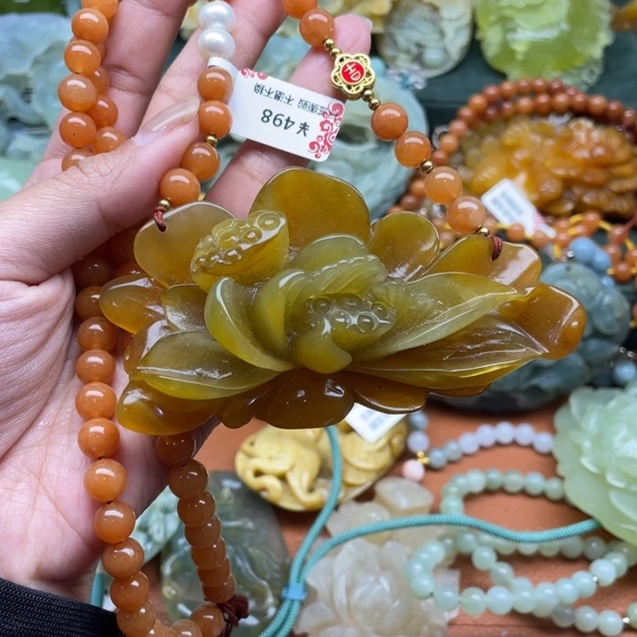 蛇纹石玉吊坠合金
