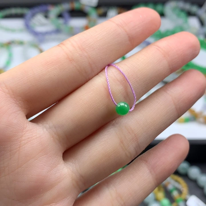 翡翠手镯未镶嵌翡翠