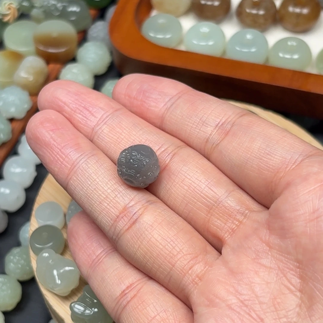 秋***零和田玉未镶嵌颈饰