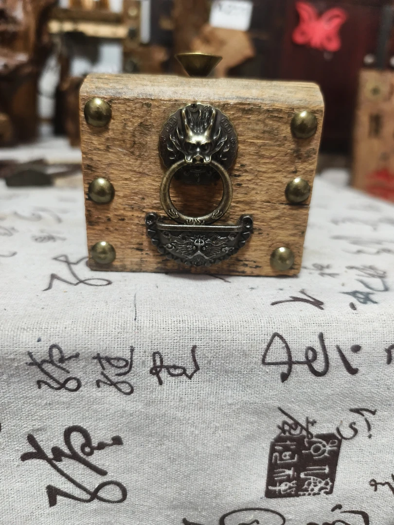 门梆倒流香，百年风化，，有风化裂痕属于正常，完美主义者勿拍。