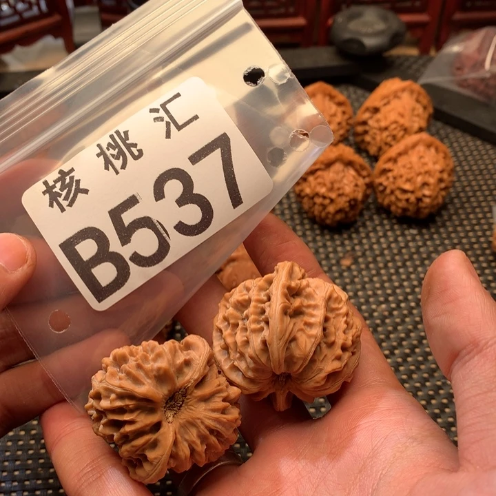 文玩核桃吊坠龙门涧