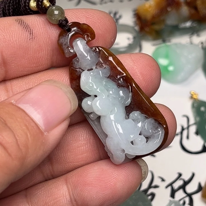 翡翠未镶嵌颈饰貔貅