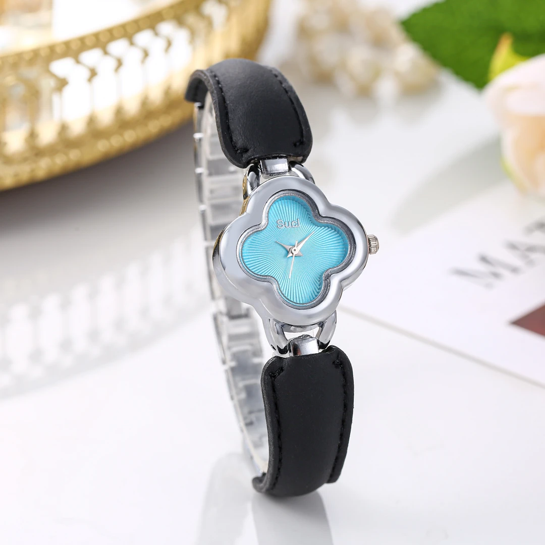 幸运四叶草手表女小众轻奢高级感气质女士复古石英女表c01