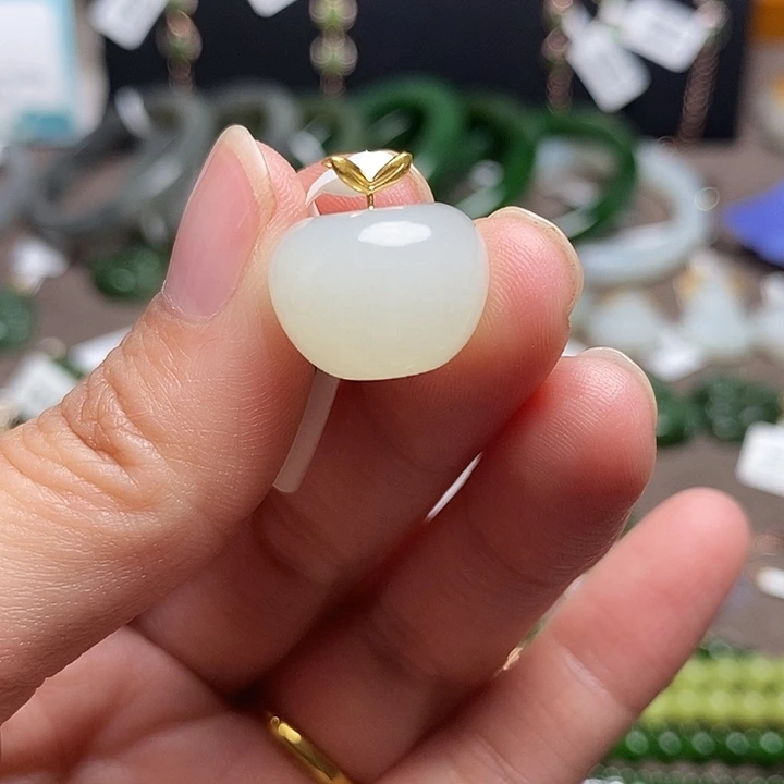 和田玉18K金镶嵌颈饰