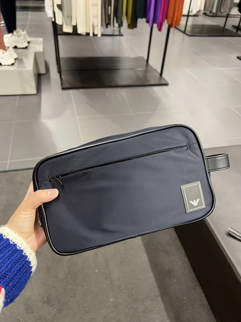 全新未使用 EMPORIO ARMANI/乔治·阿玛尼 鹰标时尚单挎包不退换