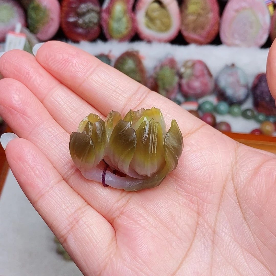 颈饰未镶嵌石英质玉（盐源）