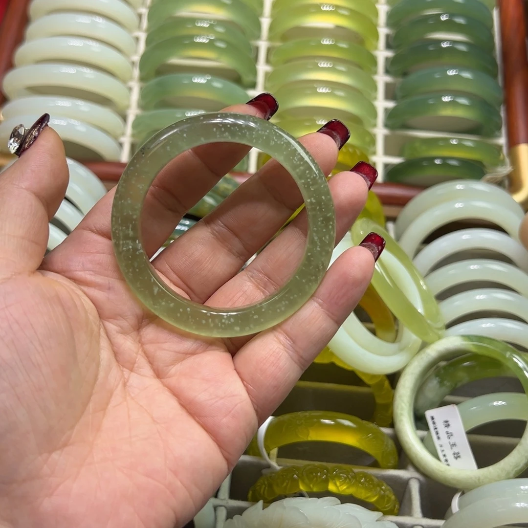 P***e蛇纹石玉未镶嵌手镯