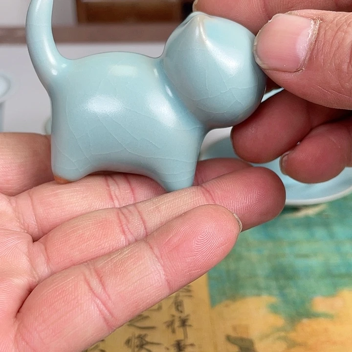 仿古釉天青瑕品小猫
