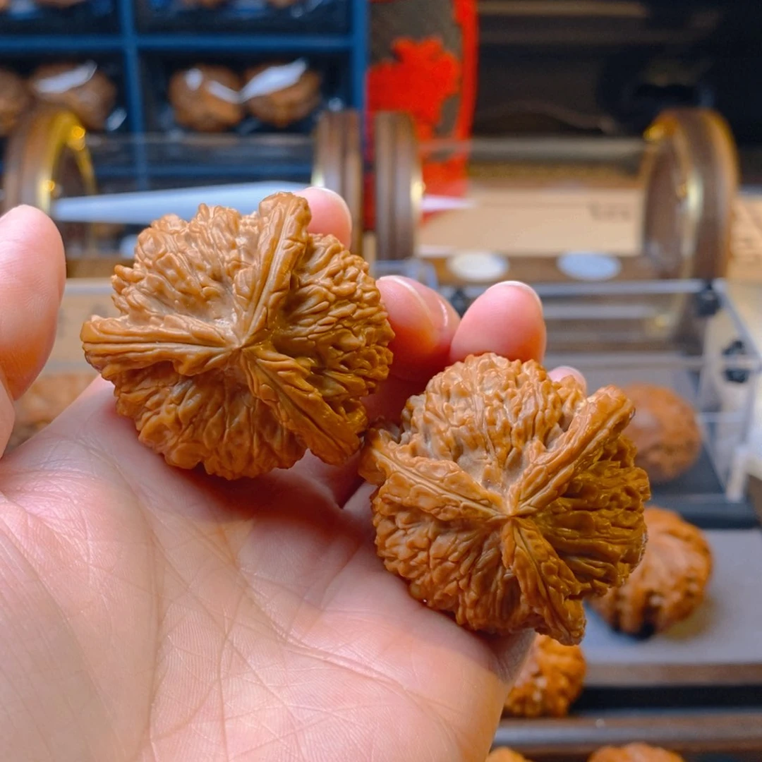 精品核桃把件46白奔