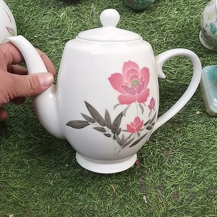 摆件，烧制问题都是正常的113盖子有磕碰，轻微失圆
