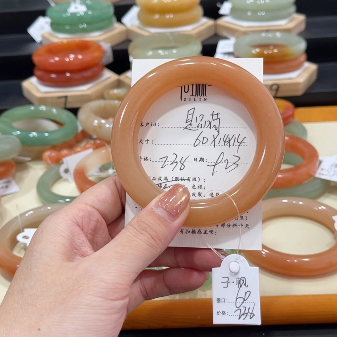未镶嵌手镯石英质玉
