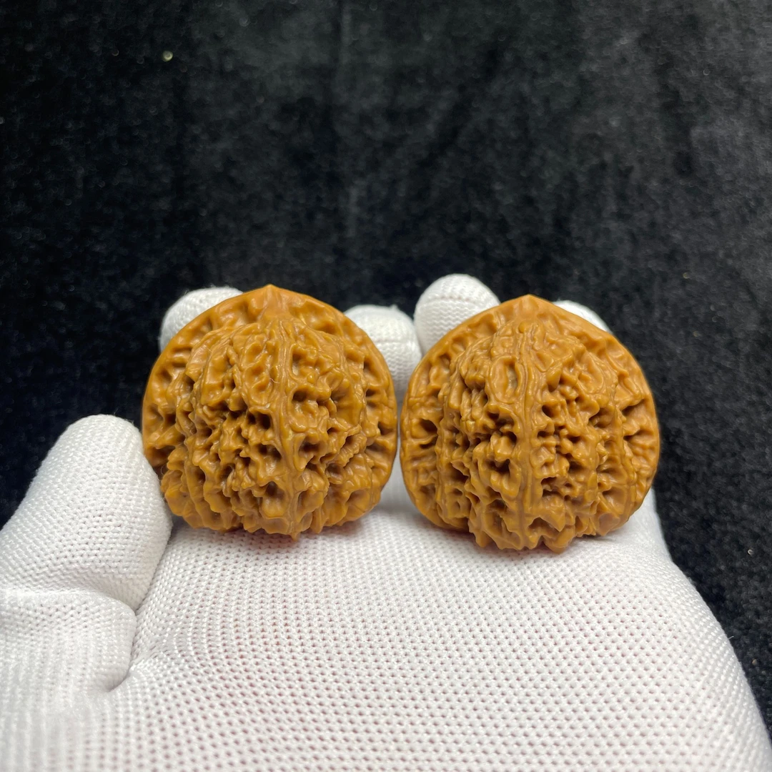 文玩核桃南疆石一物一图（修尖，已打底）