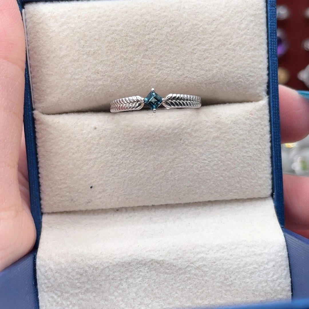 银S925镶嵌戒指托帕石