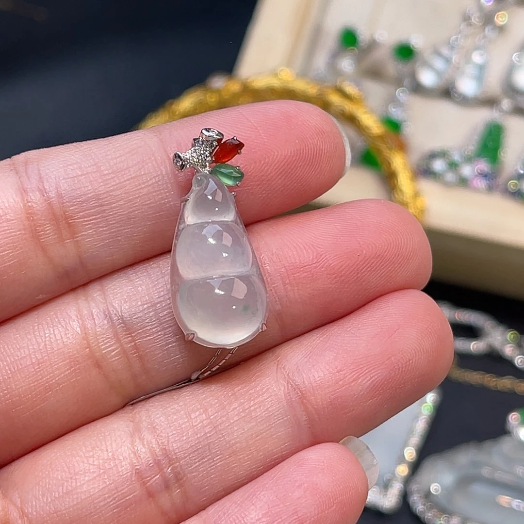 翡翠18K金镶嵌吊坠(不含链)福豆