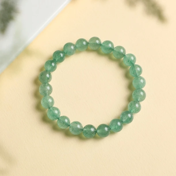 （桃）8mm绿草莓晶手串一条（江西发，有棉有裂微瑕）