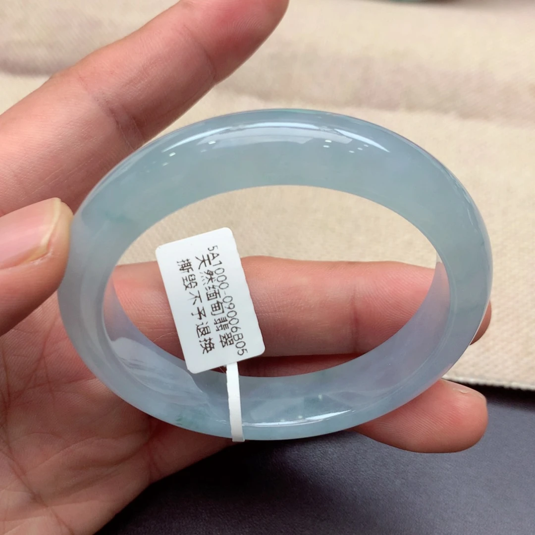 翡翠手镯未镶嵌缅甸翡翠