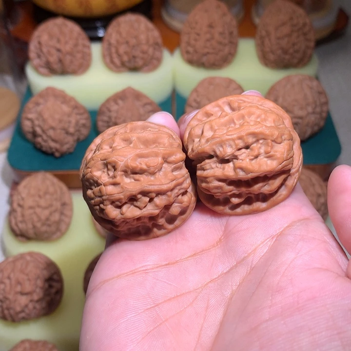 文玩核桃把件磐石