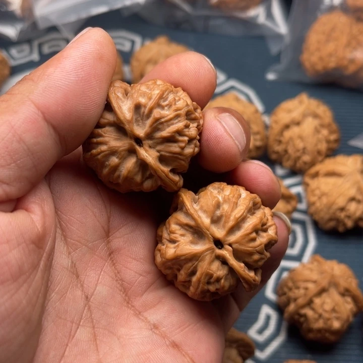 文玩核桃吊坠走***呆雪狮