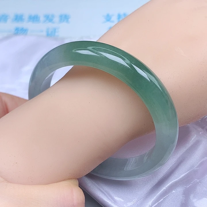 翡翠手镯未镶嵌天然
