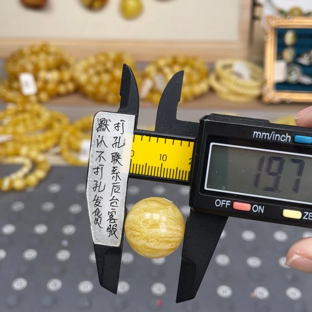 蝎***莱蜜蜡未镶嵌裸石80号