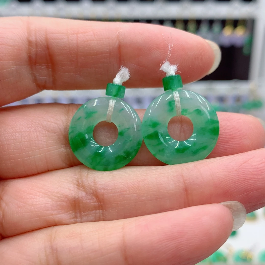 江***南翡翠未镶嵌耳饰的