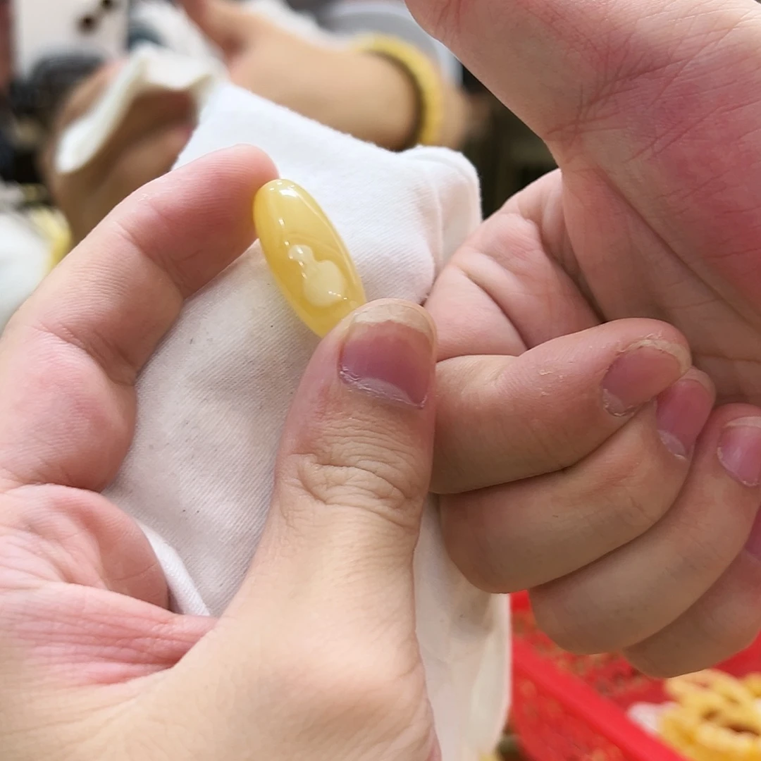 蜜蜡未镶嵌珠宝奇石