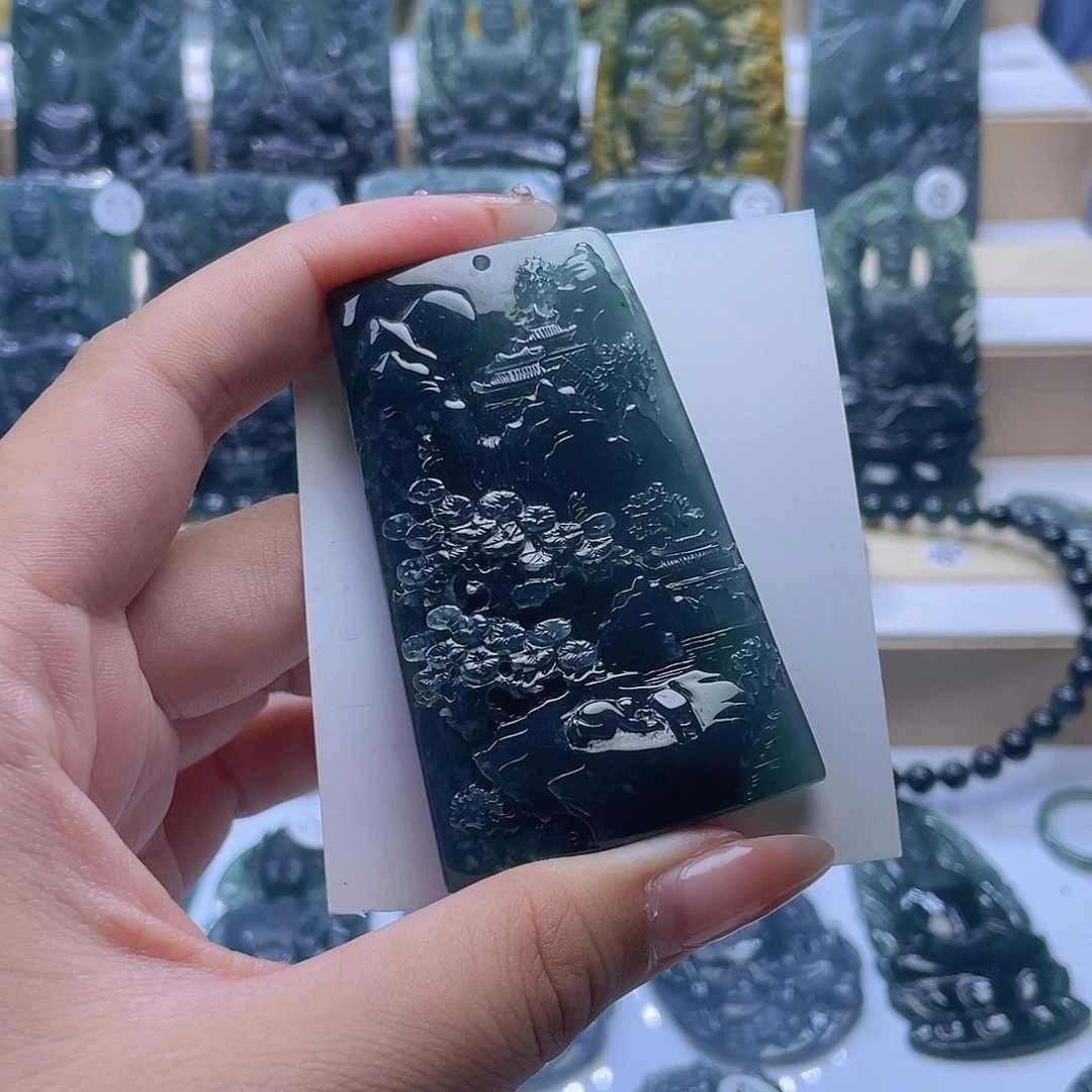 圣***、翡翠未镶嵌颈饰翡翠未镶嵌