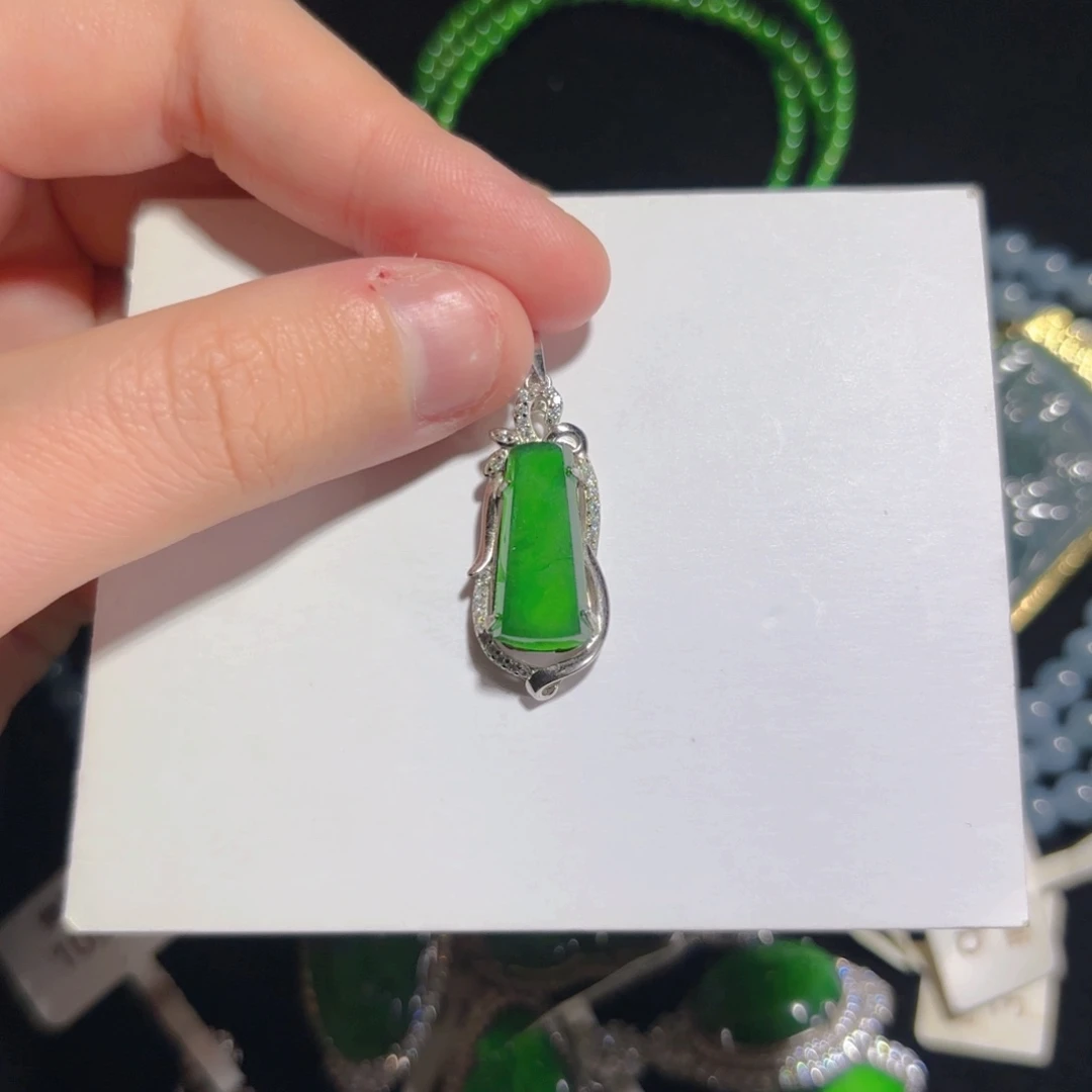 翡翠银S925镶嵌颈饰无事牌