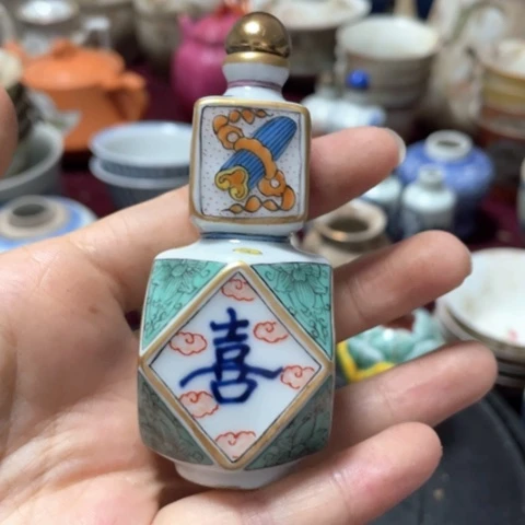 玄***枵粉彩手把件鼻烟壶