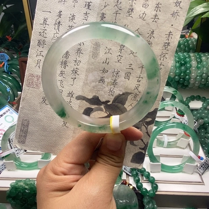 石英质玉手镯未镶嵌昙*