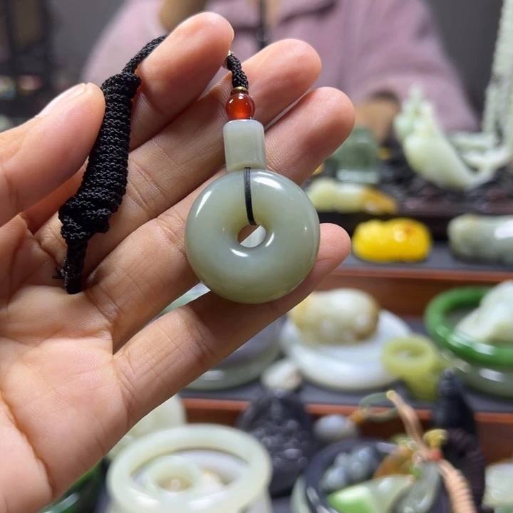 颈饰未镶嵌和田玉