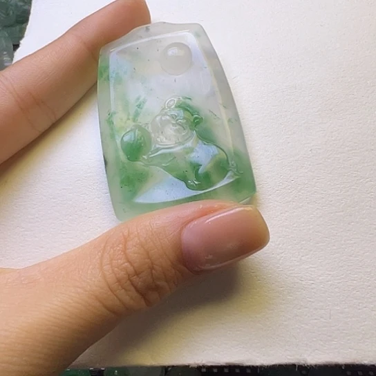石英质玉（非洲翠）合金颈饰