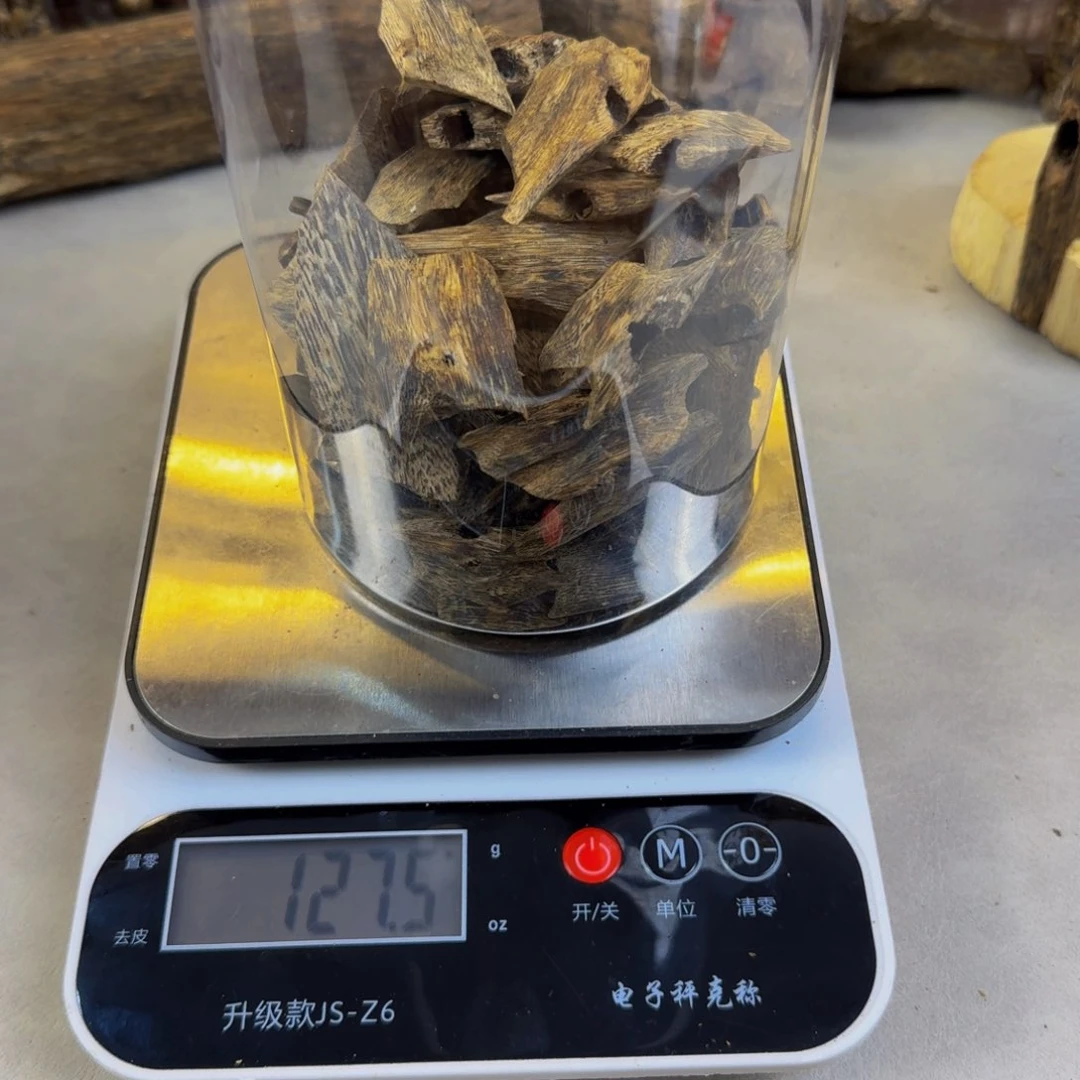 沉香沉香碎屑红骨凹身高油块料127.5克