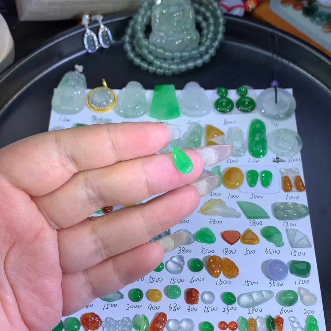 翡翠未镶嵌吊坠(不含链)绿水滴