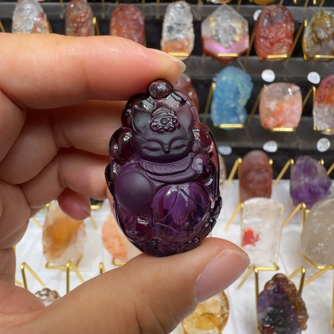 未镶嵌颈饰水晶小**?九尾狐