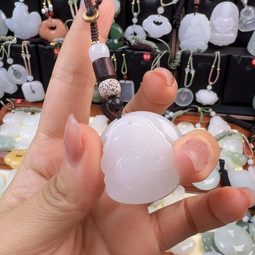 石英质玉未镶嵌颈饰安*