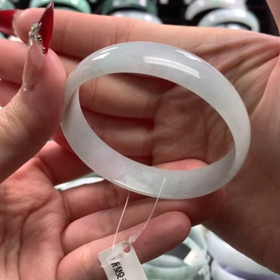 翡翠手镯未镶嵌公主