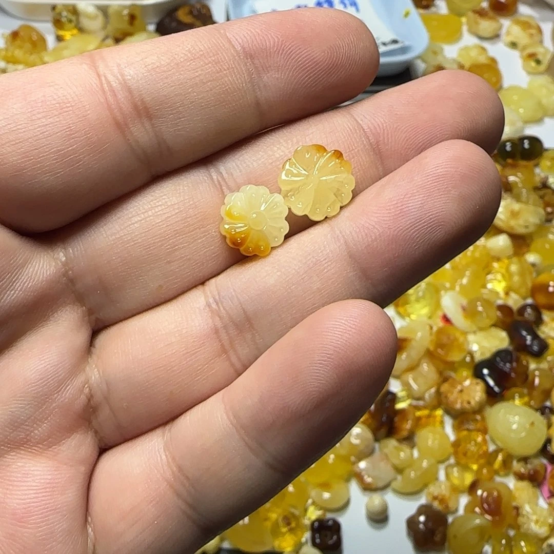 琥珀未镶嵌裸石0.72克