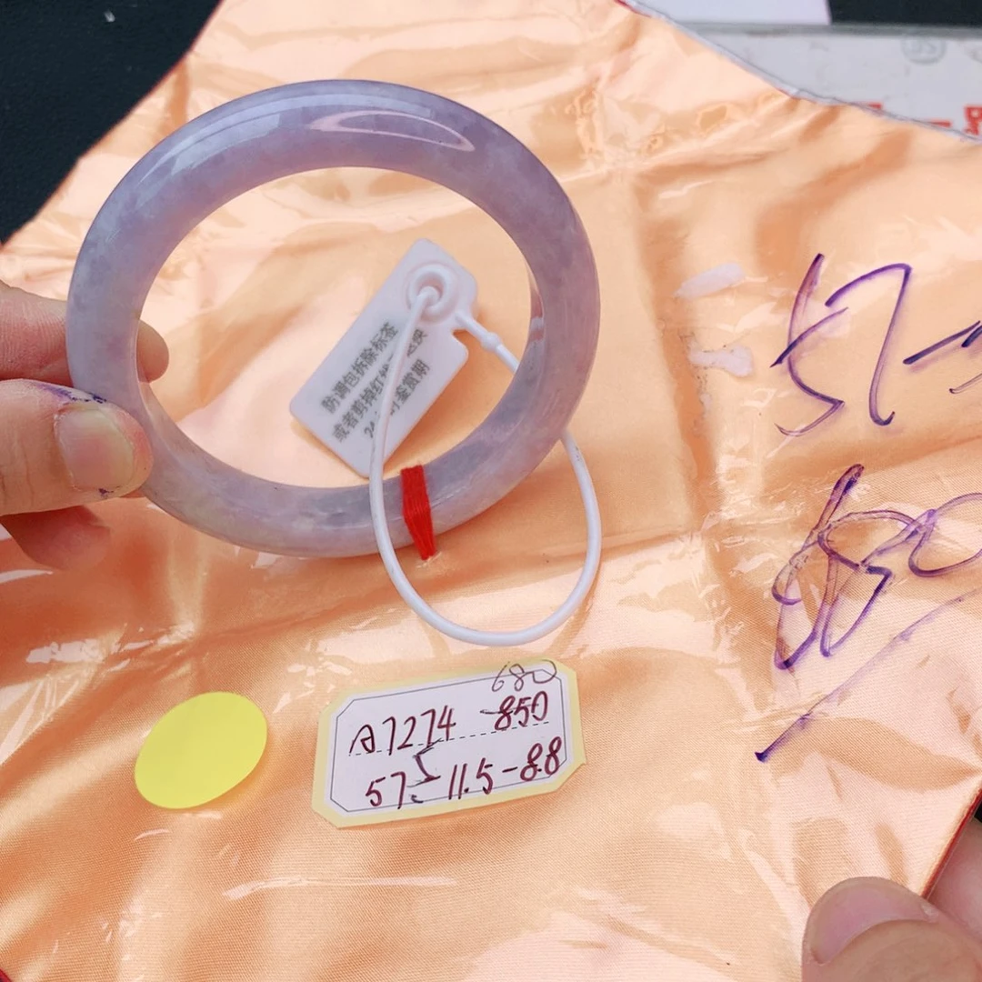 翡翠手镯未镶嵌翡翠