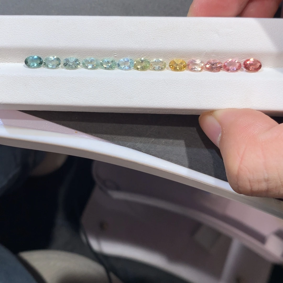 碧玺裸石未镶嵌13颗4×6