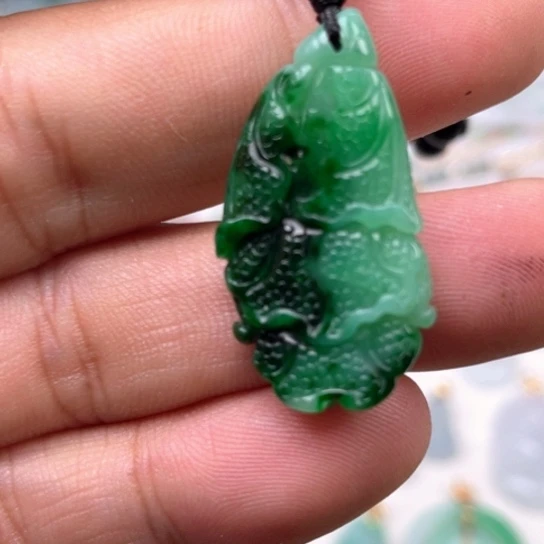 翡翠未镶嵌颈饰翡翠冰绿白菜