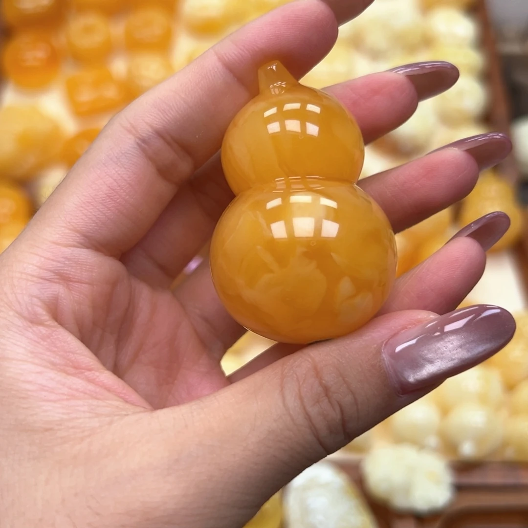 用***6琥珀未镶嵌颈饰蜜蜡